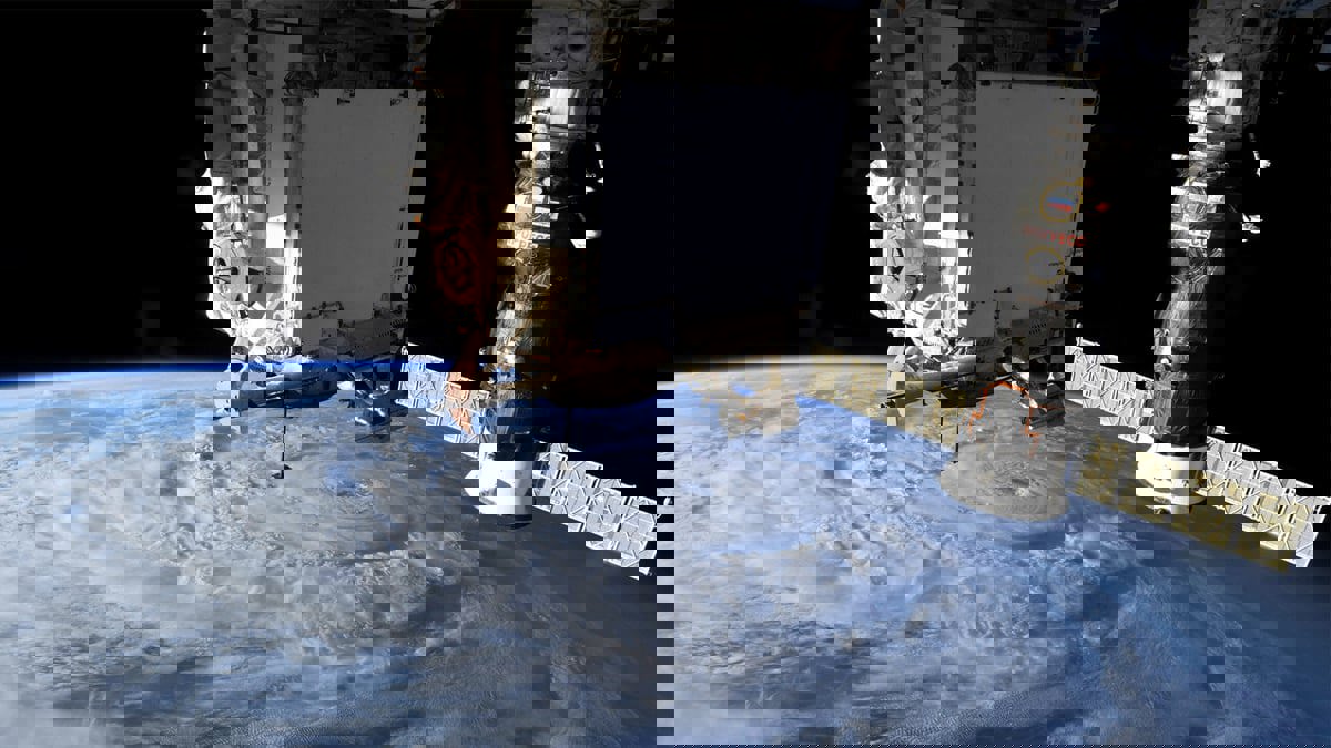 مدير وكالة الفضاء الروسية: اختراق الأقمار الصناعية يدعو للحرب