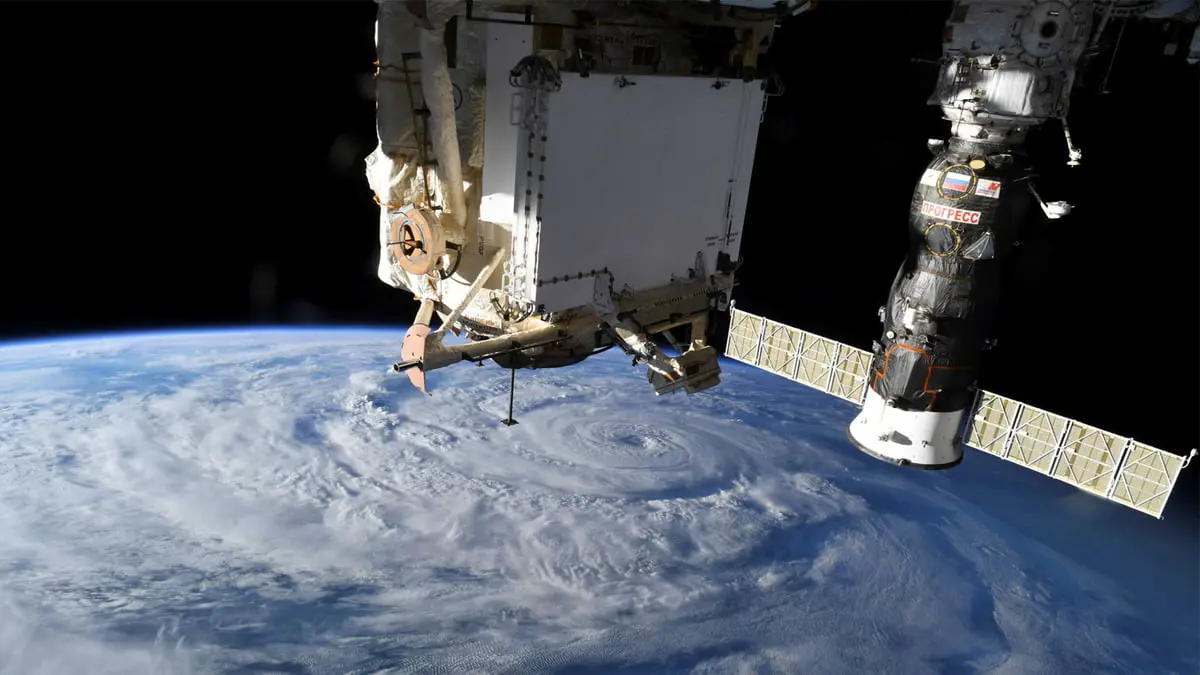 مدير وكالة الفضاء الروسية: اختراق الأقمار الصناعية يدعو للحرب