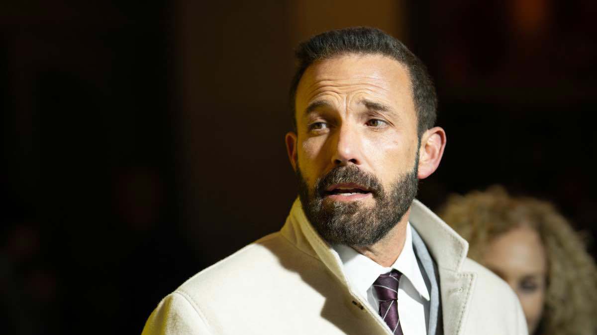 بعد طلاقه من جينيفر لوبيز.. بن أفليك يظهر بإطلالة جديدة (صورة)