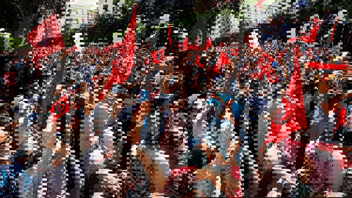 تصاعد المواجهات بين الأمن والمحتجين في منطقة "عقارب" التونسية