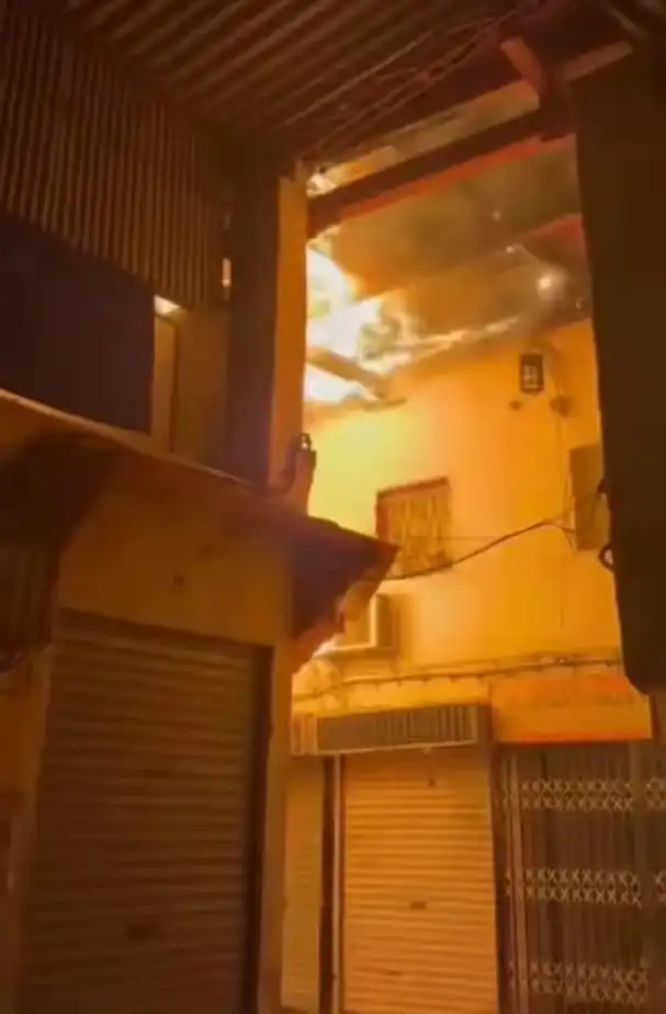 حريق هائل في السوق التاريخي لمدينة تازة المغربية