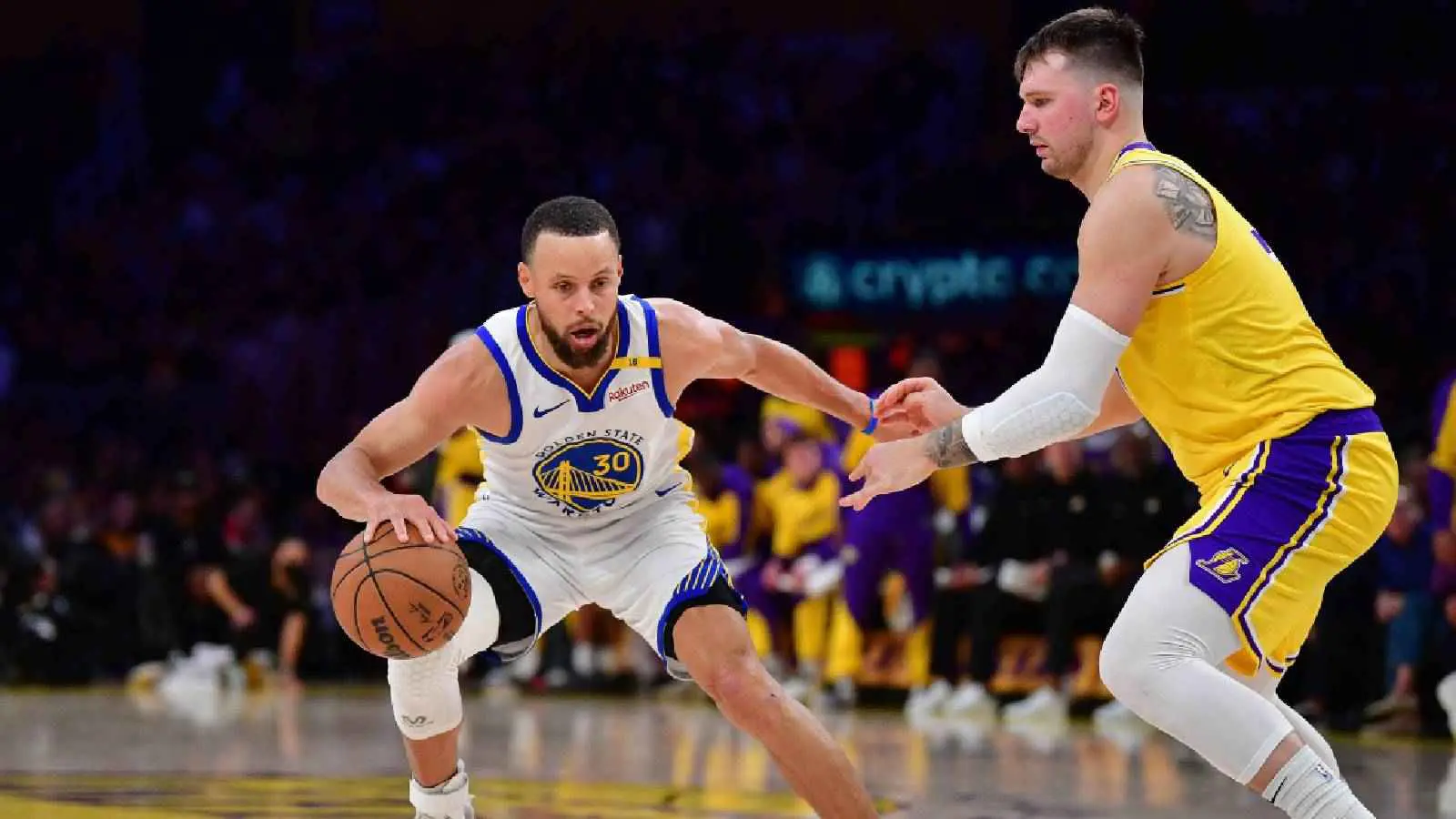 "ستيفن كري" يتوهج في انتصار جولدن ستيت وريورز بالدوري الأمريكي للسلة (فيديو)