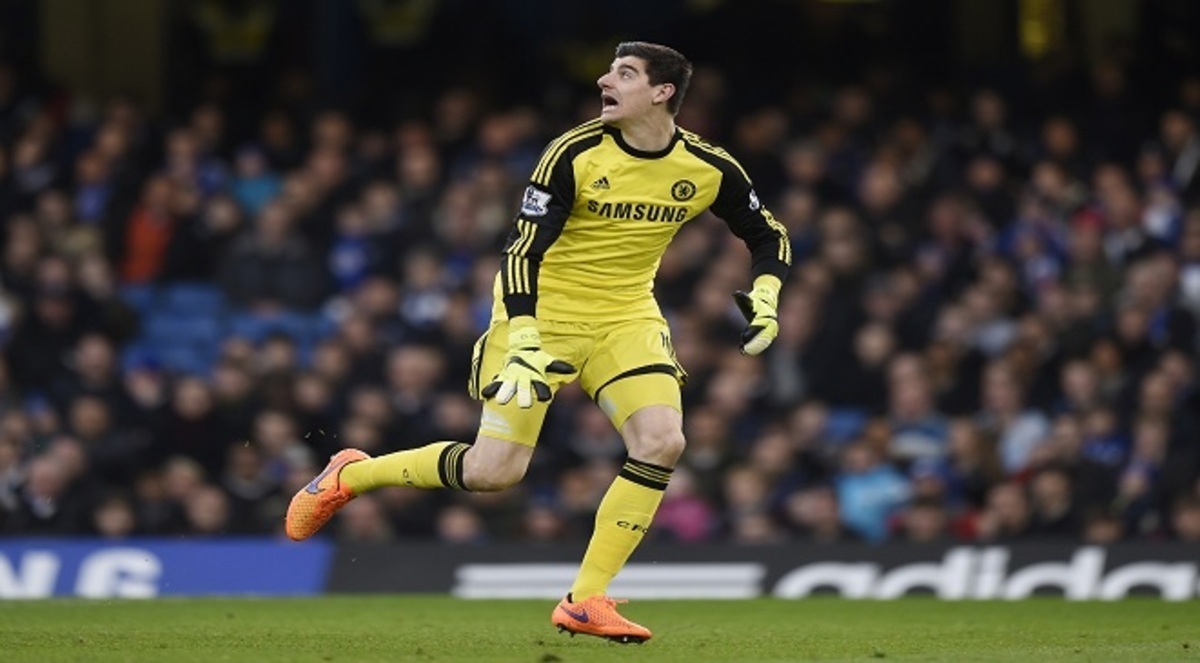 كورتوا: "الكرة الطائرة" جعلتني حارسا لتشيلسي