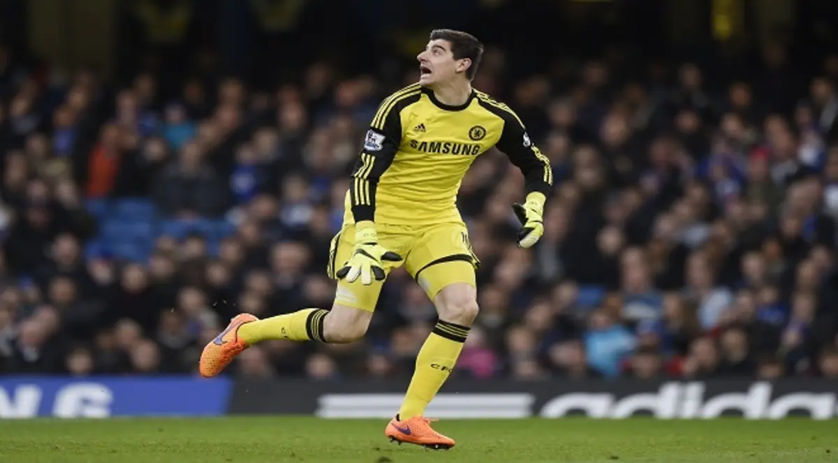 كورتوا: "الكرة الطائرة" جعلتني حارسا لتشيلسي