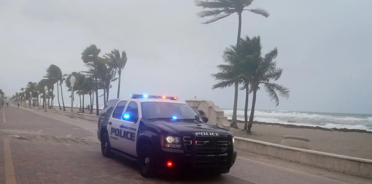 مقاطع تظهر انتشار النهب والسرقات خلال إعصار إرما بفلوريدا