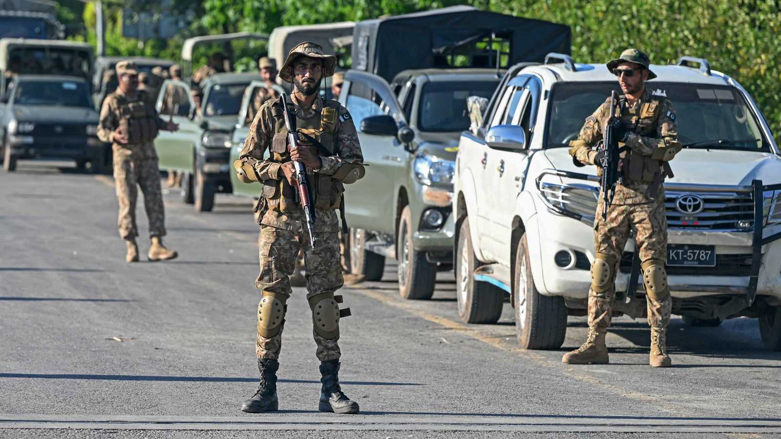 الجيش الباكستاني يقتل 33 مسلحًا حاولوا العبور من أفغانستان