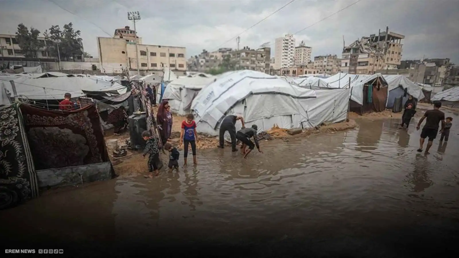 يتواصل حتى الجمعة.. منخفض جوي يُغرق خيام النازحين ويفاقم معاناة الغزيين