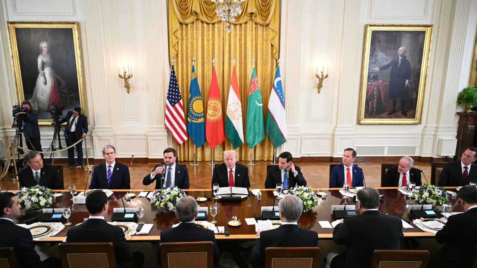 25 مليار دولار تغيّر قواعد اللعبة.. كيف يعيد ترامب تشكيل تحالفات آسيا الوسطى؟