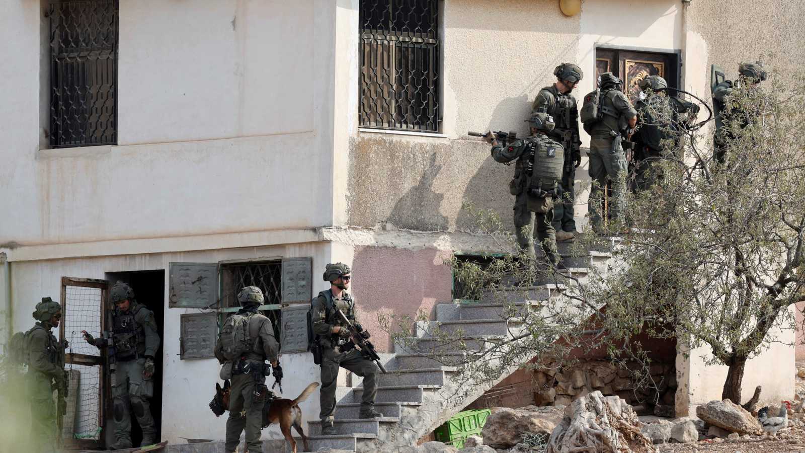 اقتحامات إسرائيلية واسعة في مدن الضفة الغربية (فيديو)