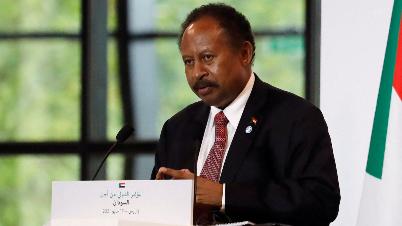 حذر من "الإبادة".. حمدوك يطالب بحظر للطيران في السودان