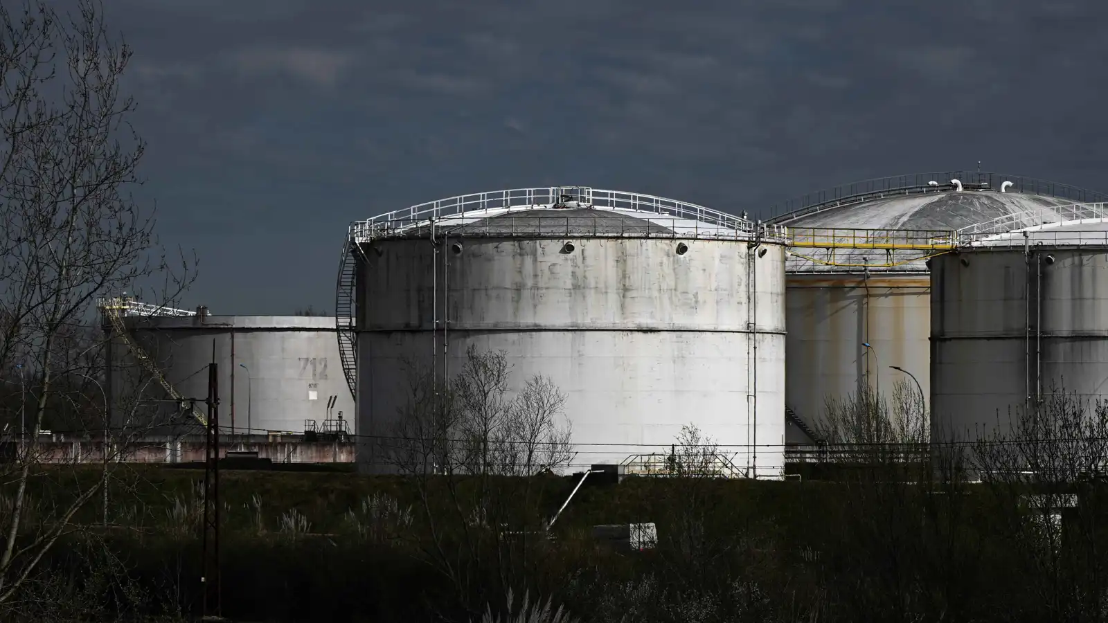 إيطاليا تفرج عن 9 ملايين برميل نفط من الاحتياطي الاستراتيجي