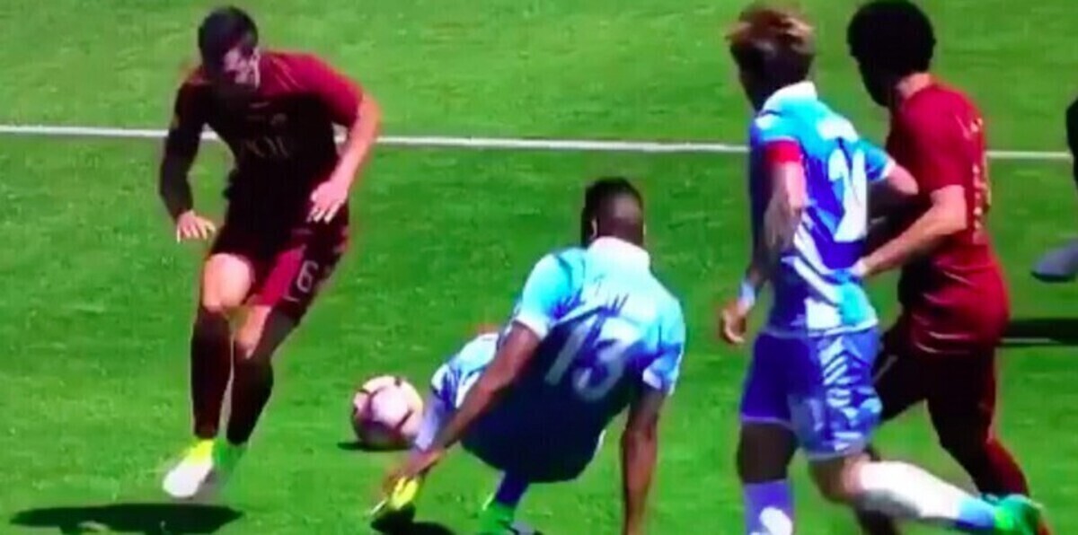 ركلة جزاء بمبارة روما ولاتسيو تثير جدلًا واسعًا (فيديو)