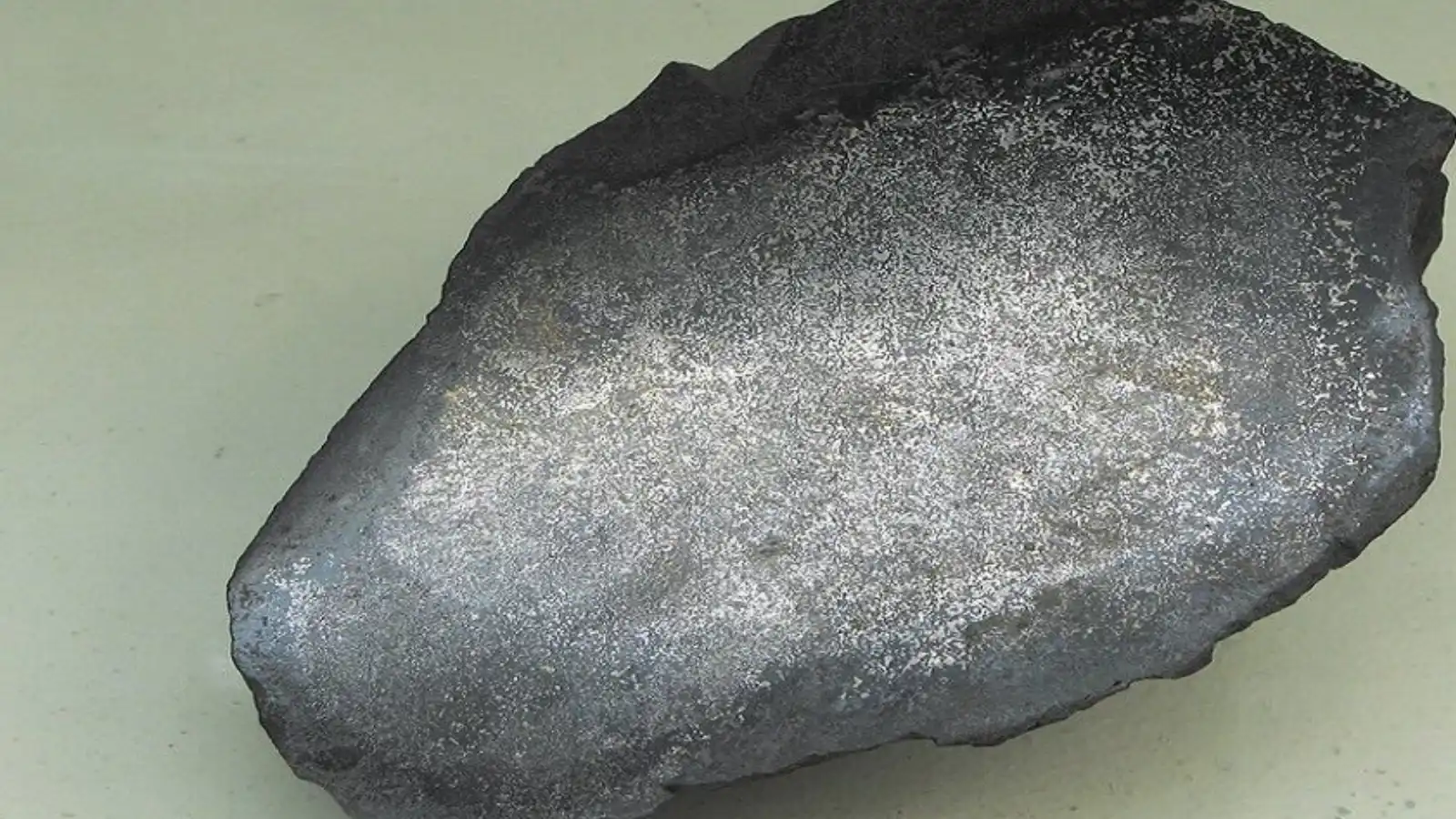 الأردن.. معدن نادر يطور محفزات هيدروجين وبطاريات مبتكرة