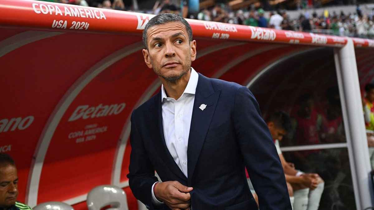 إقالة مدرب المكسيك لوزانو بعد خيبة الأمل في كوبا أمريكا