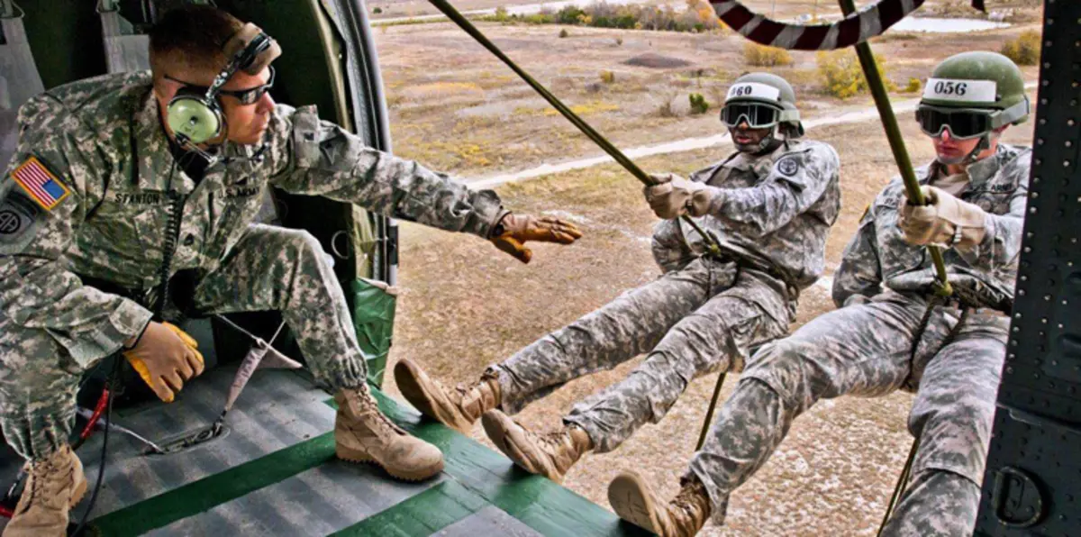 للمرة الثانية خلال شهرين.. الجيش الأمريكي ينفذ عملية إنزال جديدة في اليمن