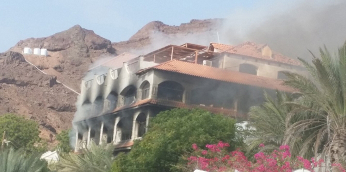 بالصور.. تفاصيل الهجوم على مقر للقوات الإماراتية في عدن