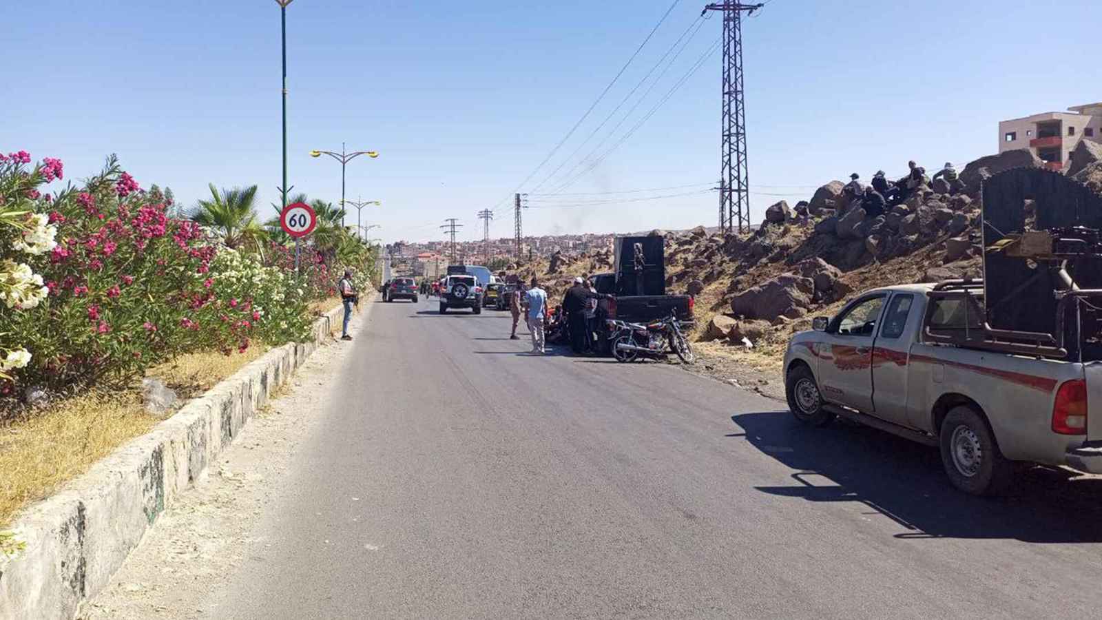 دفع بتعزيزات إلى المحافظة.. الجيش السوري يتجه لحسم ملف السويداء عسكريًا