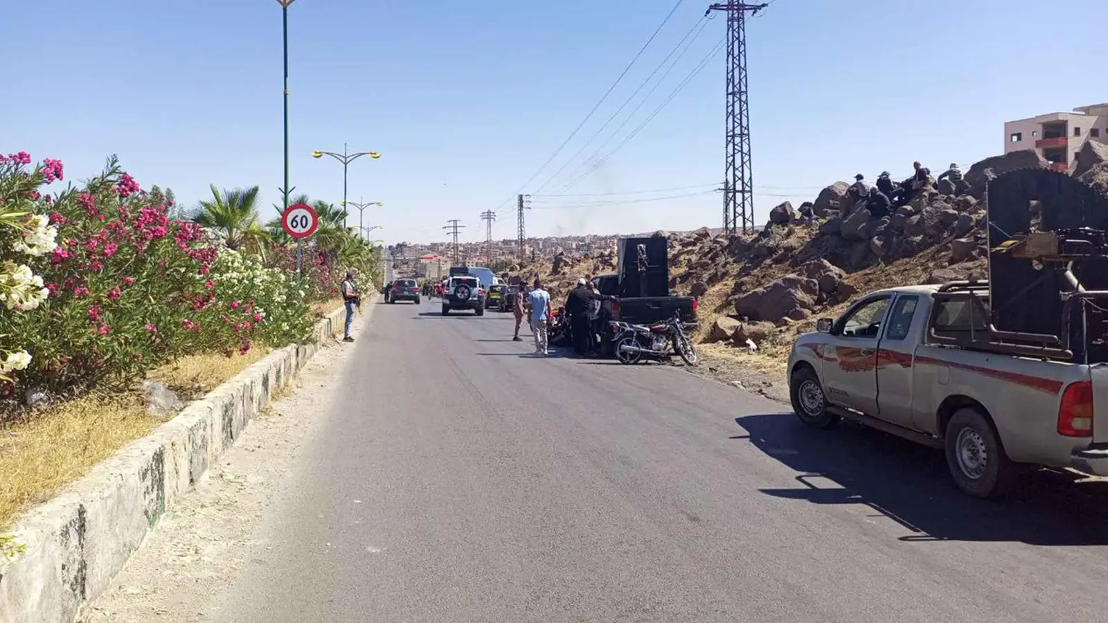 دفع بتعزيزات إلى المحافظة.. الجيش السوري يتجه لحسم ملف السويداء عسكريًا