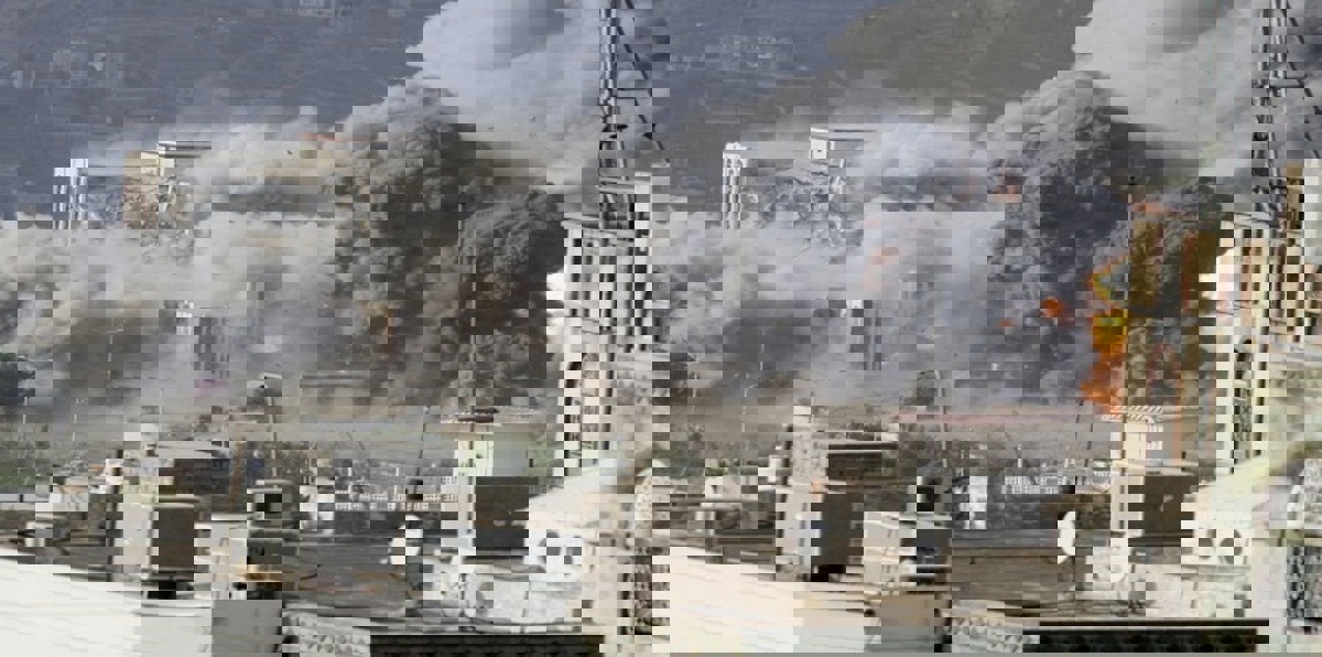 طيران التحالف يدمر منصة إطلاق صواريخ غرب صنعاء 