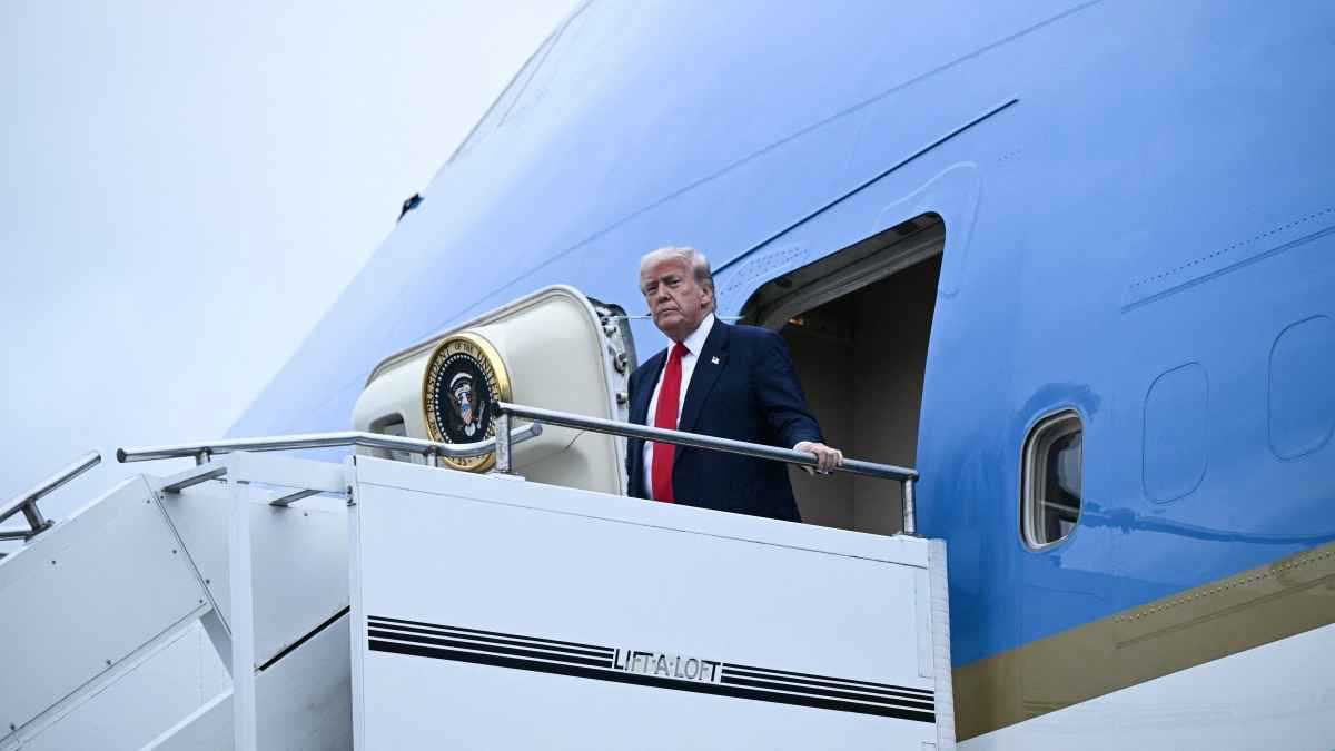 في زيارة تمزج بين السياسة والغولف.. ترامب يصل إلى اسكتلندا