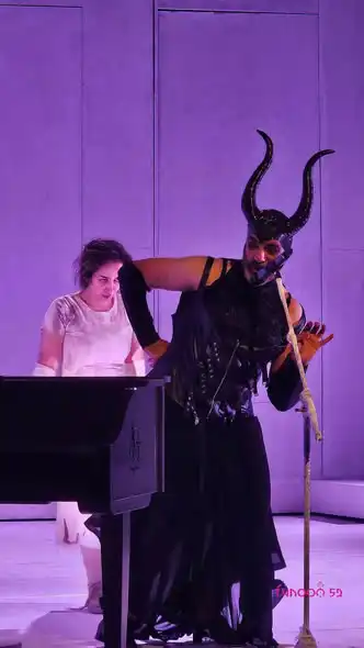 مشهد من مسرحية الجدار