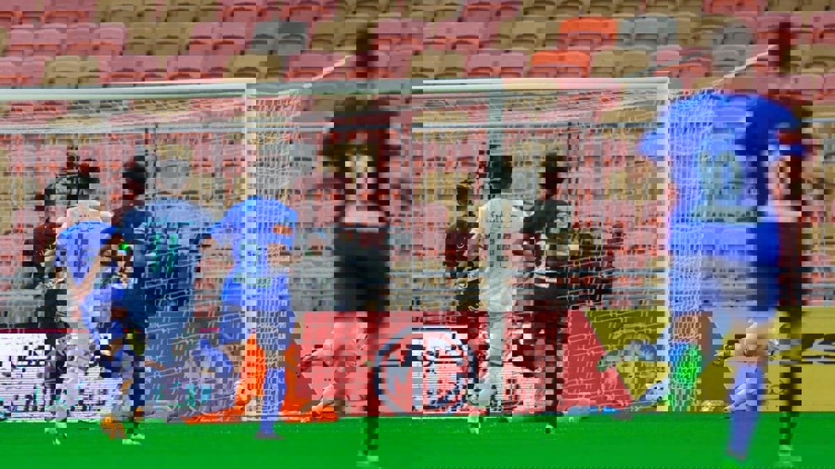 التعادل السلبي يحسم قمة الأهلي والهلال لينفرد "الزعيم" بصدارة ترتيب الدوري السعودي