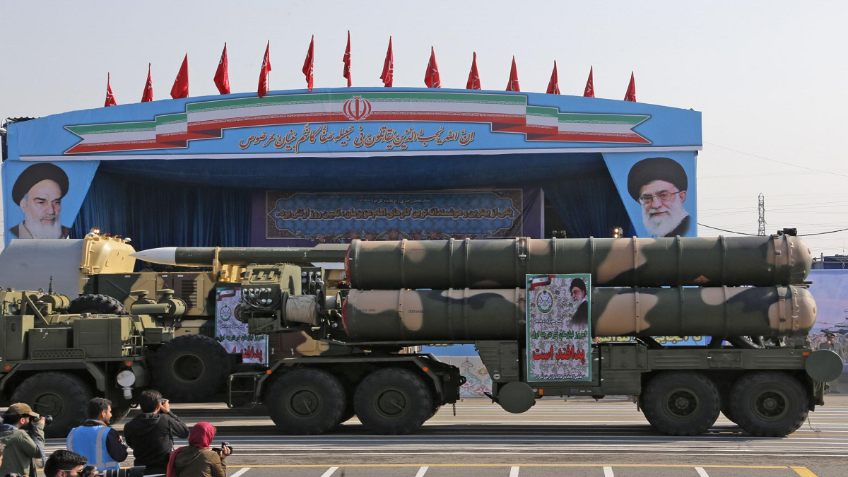 كيف تأثرت قدرات إيران العسكرية بتفشي فيروس كورونا؟