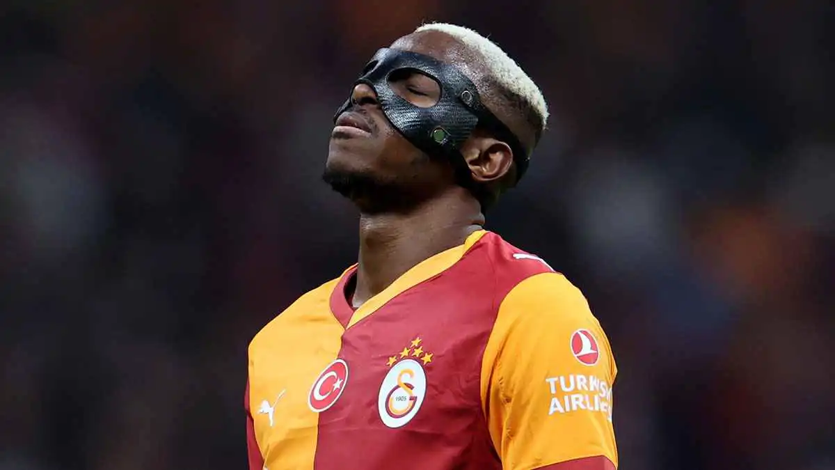 أوسيمين في مباراة ليفربول وغلطة سراي