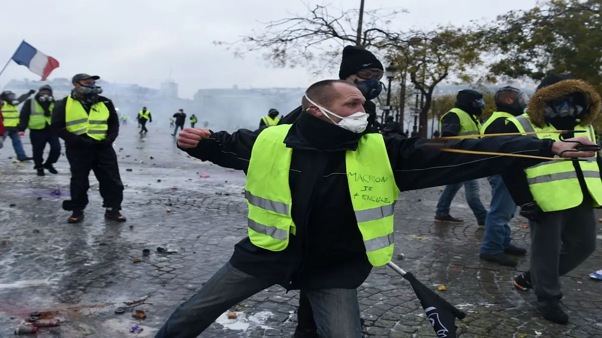 باريس "تشتعل".. إغلاق متاجر ومحطات قطارات بسبب الاحتجاجات (صور)