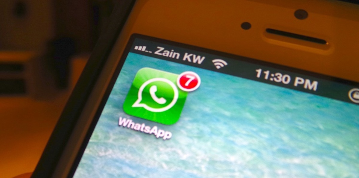 ملياردير إماراتي يخطط لإطلاق منافس لـ"واتس آب"