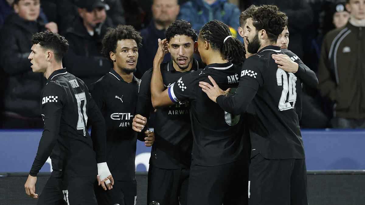 على طريقة أغويرو.. ردود فعل جنونية بعد هدف عمر مرموش أمام سوانزي (فيديو)