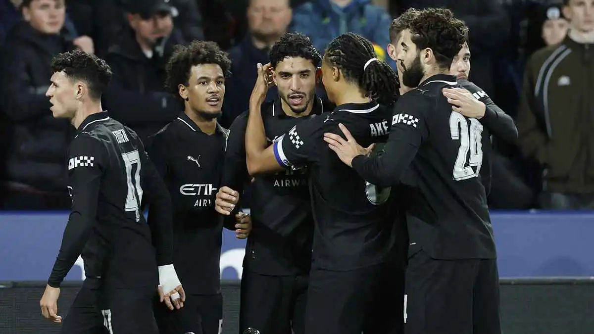 على طريقة أغويرو.. ردود فعل جنونية بعد هدف عمر مرموش أمام سوانزي (فيديو)