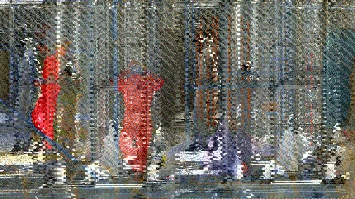 لجنة أمريكية توصي بالإفراج عن معتقل في غوانتانامو