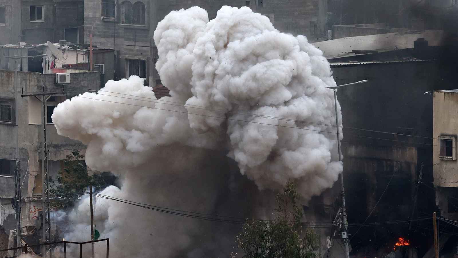 لليوم الـ21.. الضفة الغربية حبيسة "السور الحديدي" (فيديو وصور)