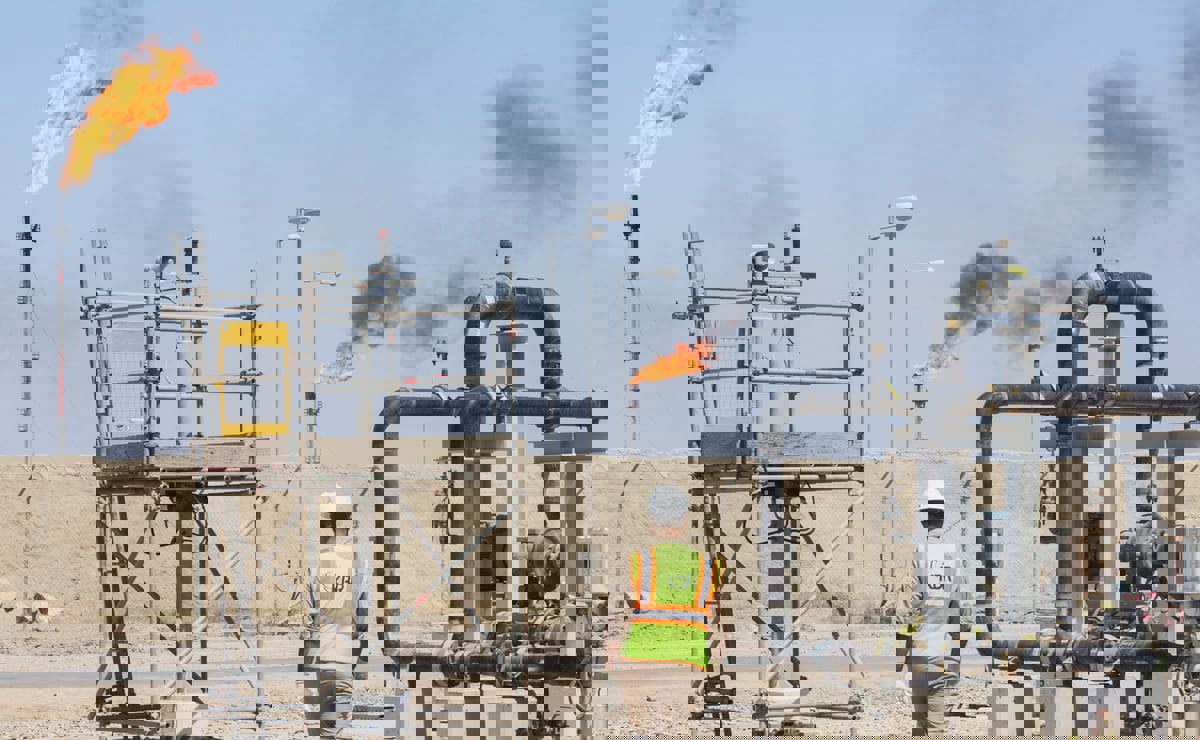 ما سر رفع حقول النفط العراقية "الراية البنفسجية"؟