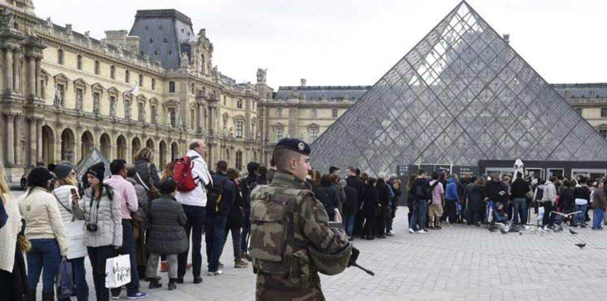 منفذ هجوم اللوفر كان يريد الكتابة على لوحات المتحف
