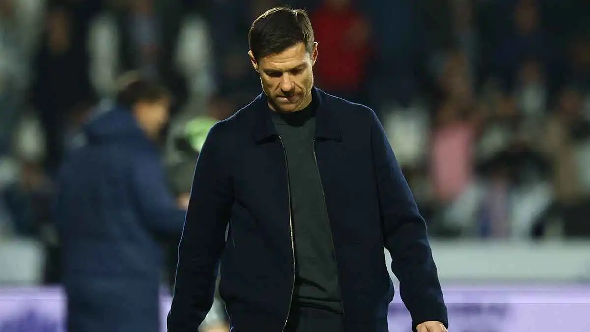 بعد الفوز الصعب على تالافيرا.. ريال مدريد يحسم موقفه من تشابي ألونسو