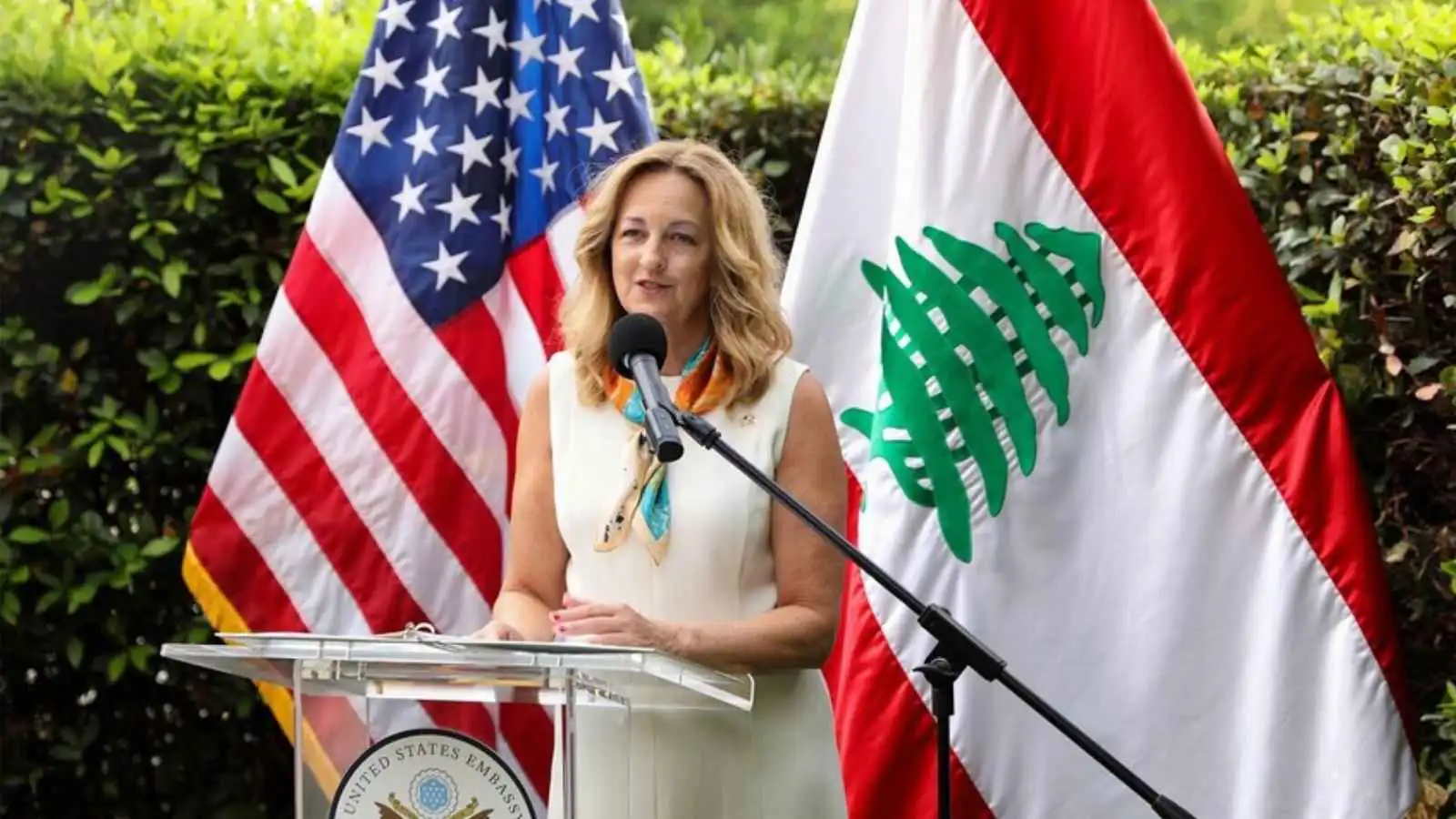 وشم السفيرة الأمريكية في لبنان يثير الجدل (صورة)