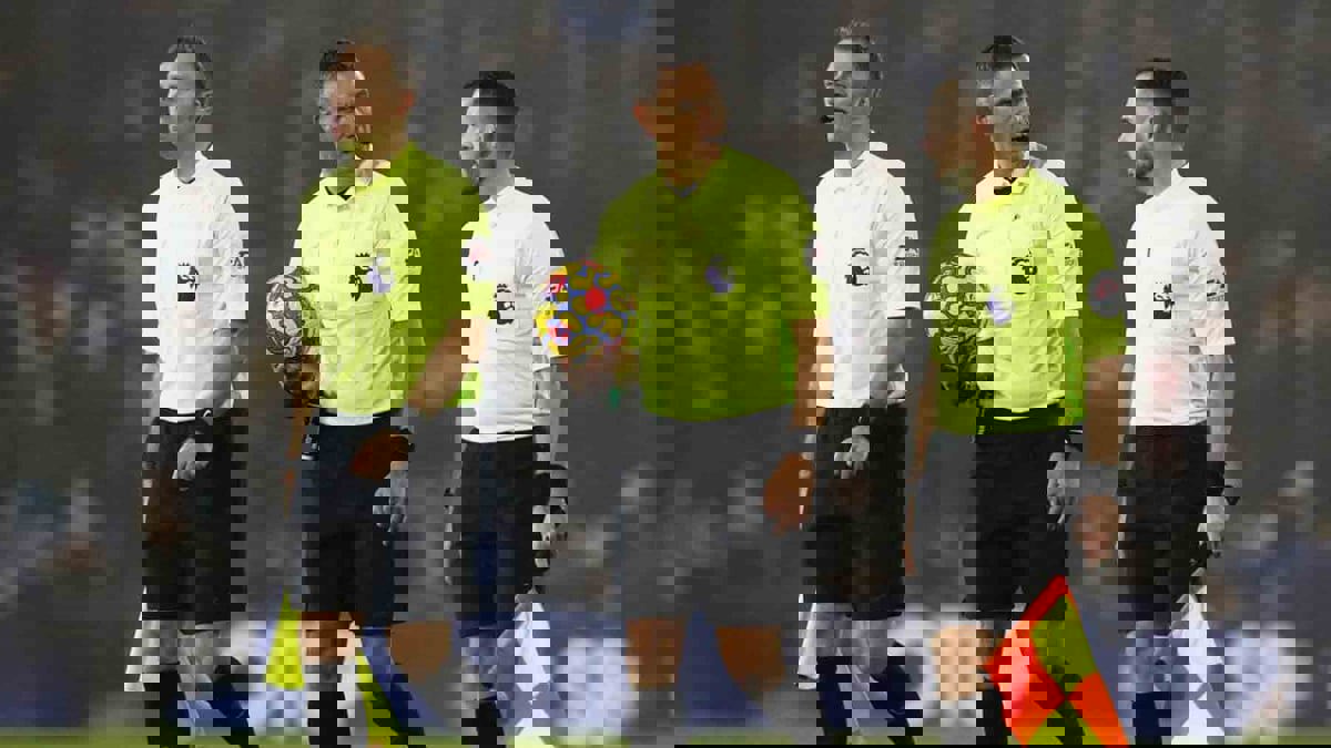 ذا صن: "المافيا" تستهدف الحكام لإغرائهم بالتلاعب في نتائج المباريات