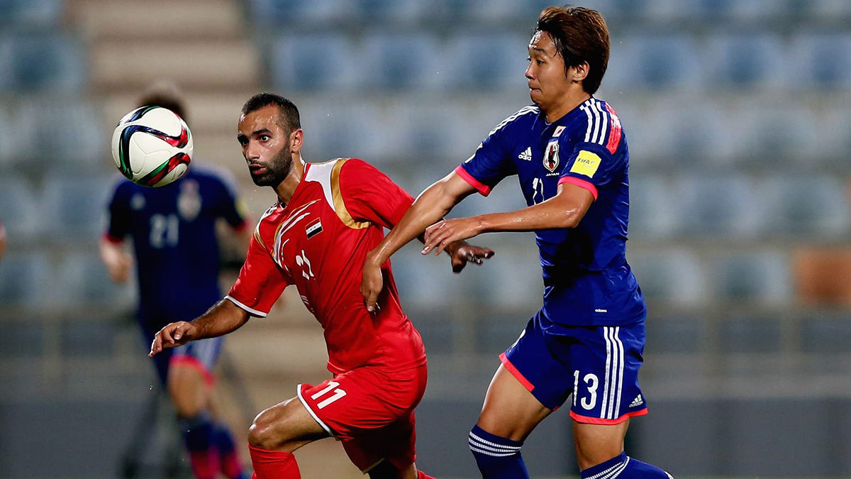 كأس آسيا.. منتخب سوريا يتلقى صدمة بإصابة لاعبه أسامة أومري بقطع في الرباط الصليبي