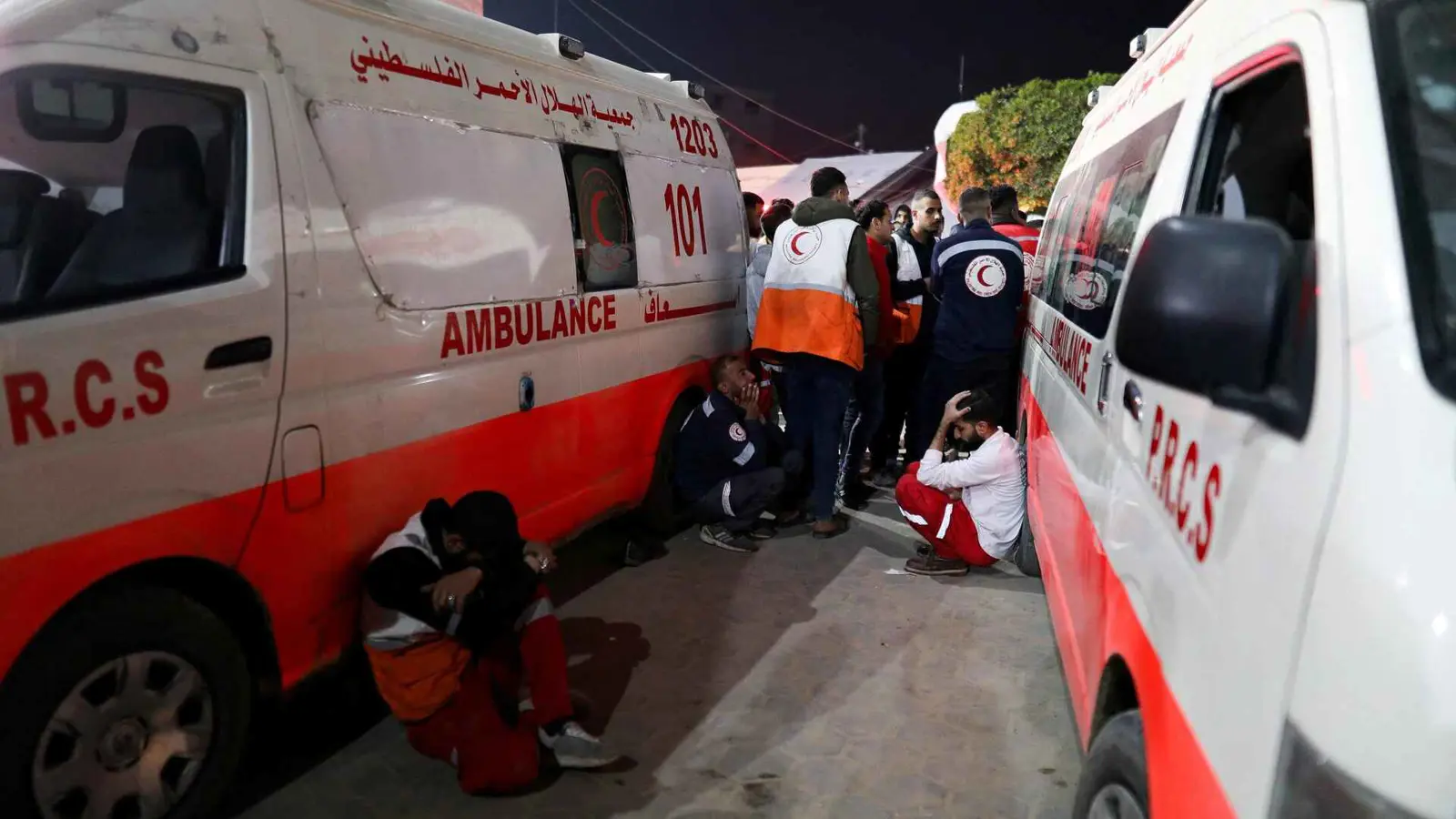 "كذب".. الهلال الأحمر الفلسطيني يعلق على تقرير مقتل مسعفي غزة