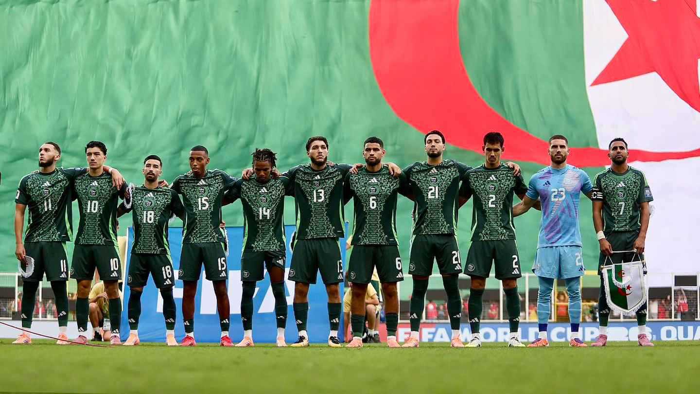وسط فرحة التأهل للمونديال.. منتخب الجزائر يتلقى ضربة موجعة قبل أمم إفريقيا
