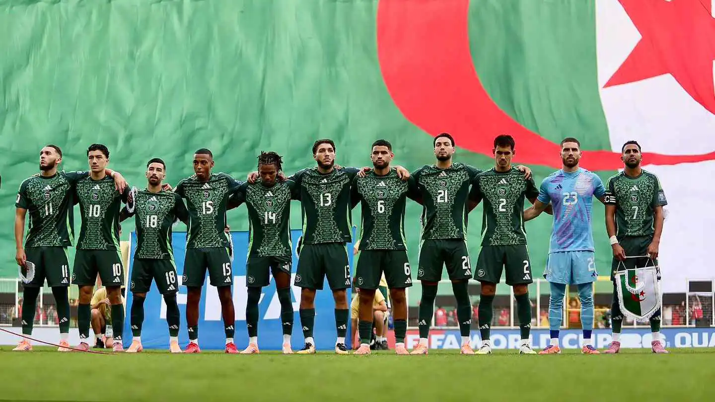 وسط فرحة التأهل للمونديال.. منتخب الجزائر يتلقى ضربة موجعة قبل أمم إفريقيا