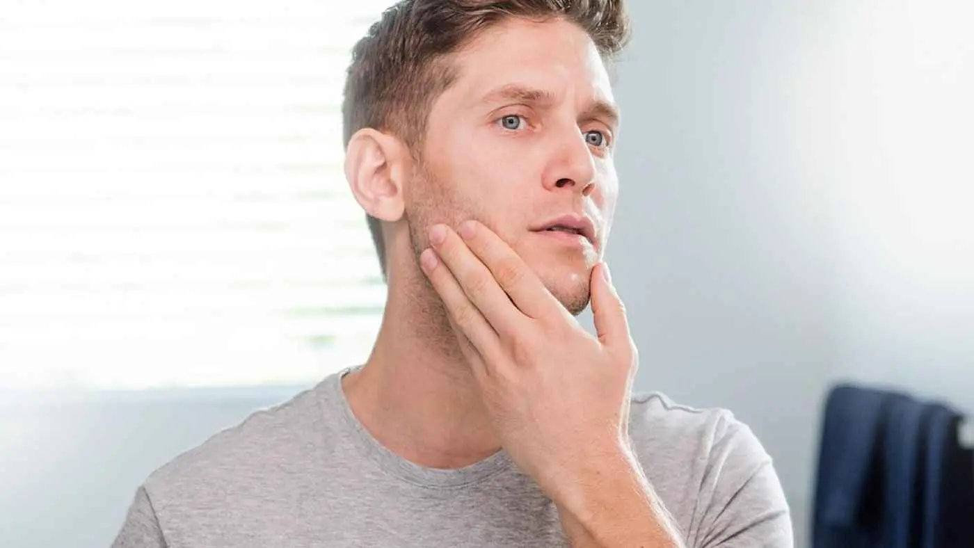 حالة نادرة.. ما قصة "الرجل الفضي" في هونغ كونغ؟