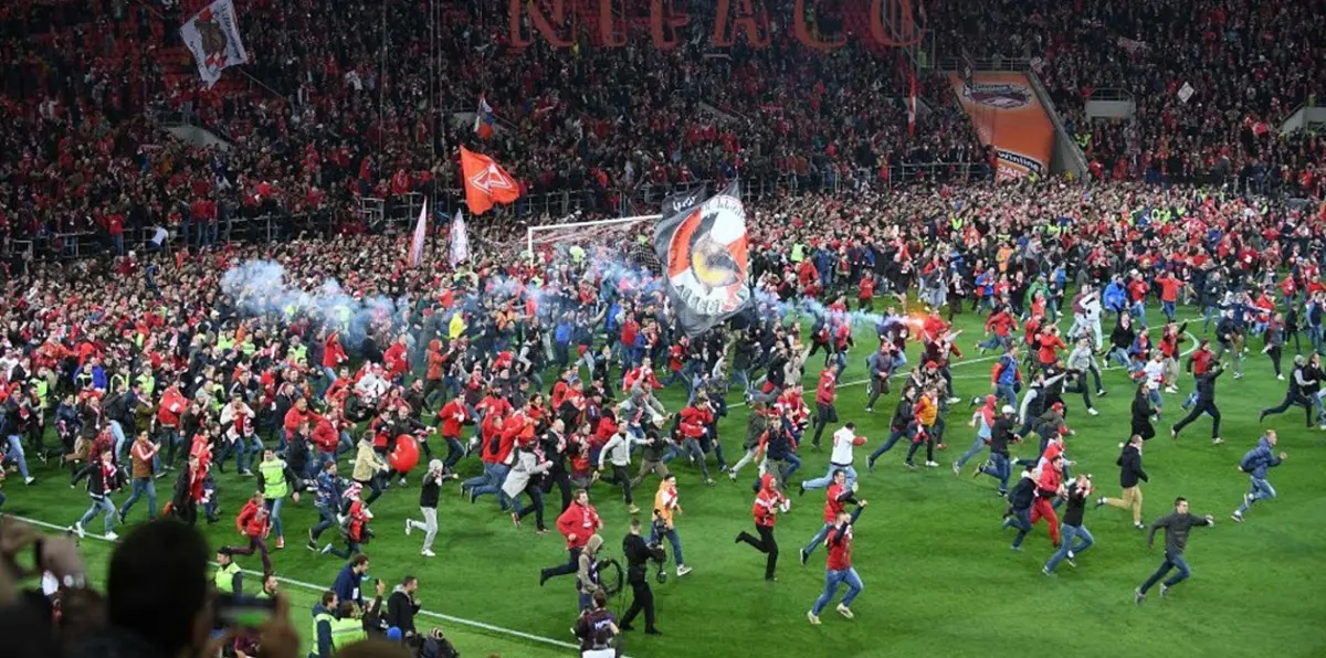 تغريم سبارتاك ودينامو موسكو بسبب هتافات عنصرية من الجماهير