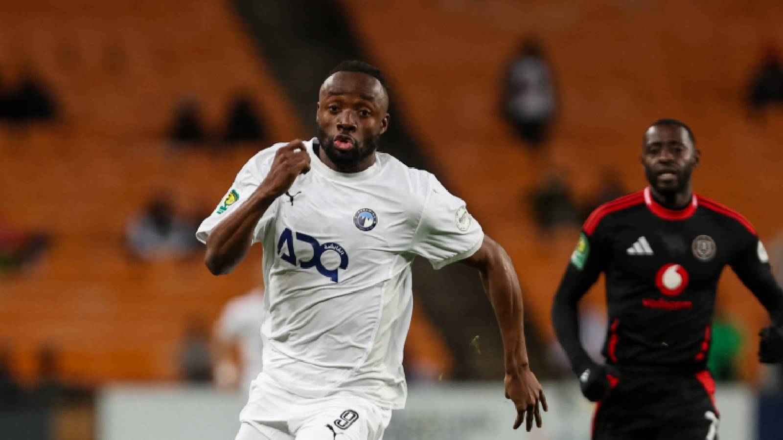 جدل تحكيمي يشعل مباراة أورلاندو بيراتس ضد بيراميدز (صور)