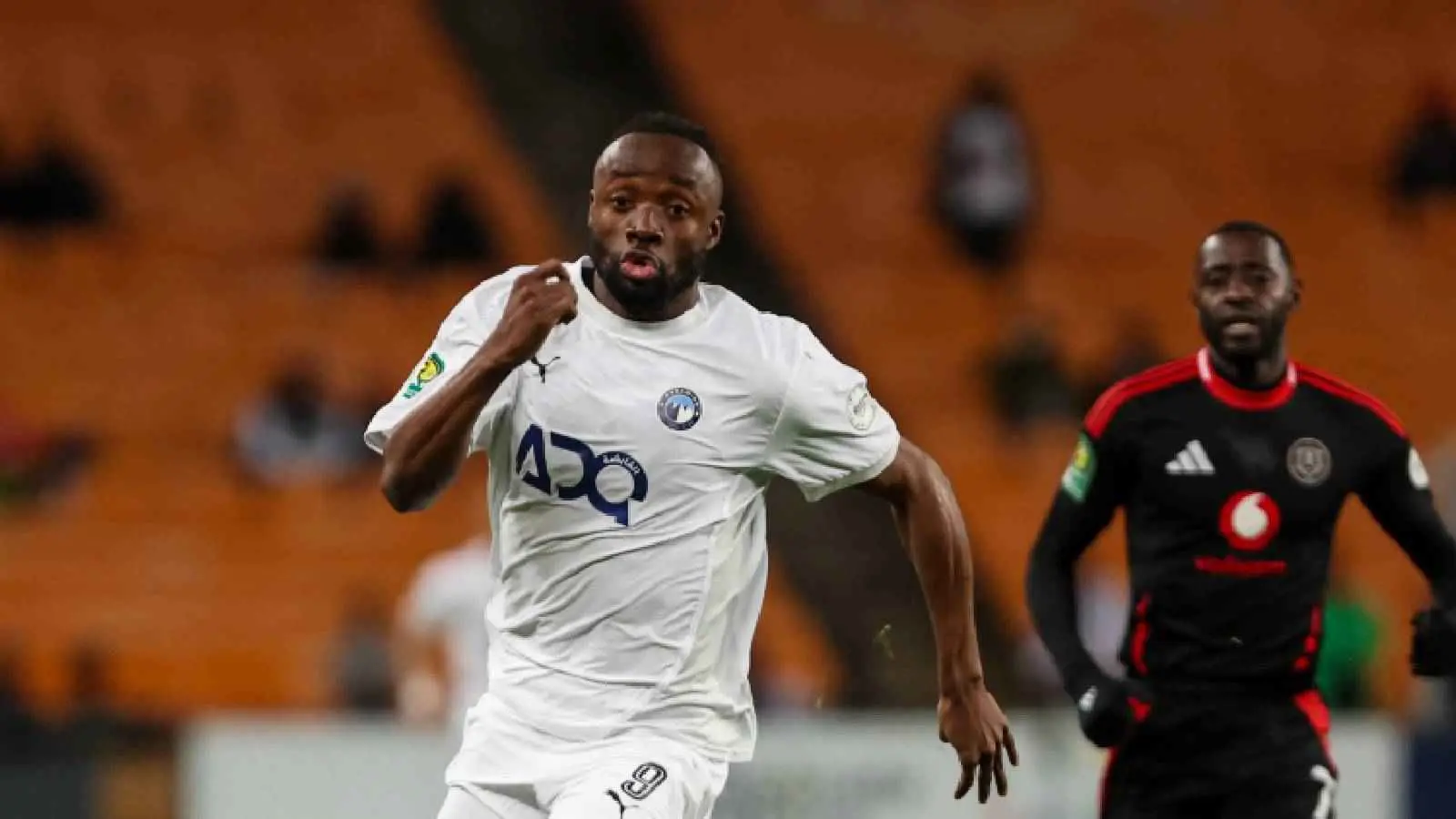 جدل تحكيمي يشعل مباراة أورلاندو بيراتس ضد بيراميدز (صور)