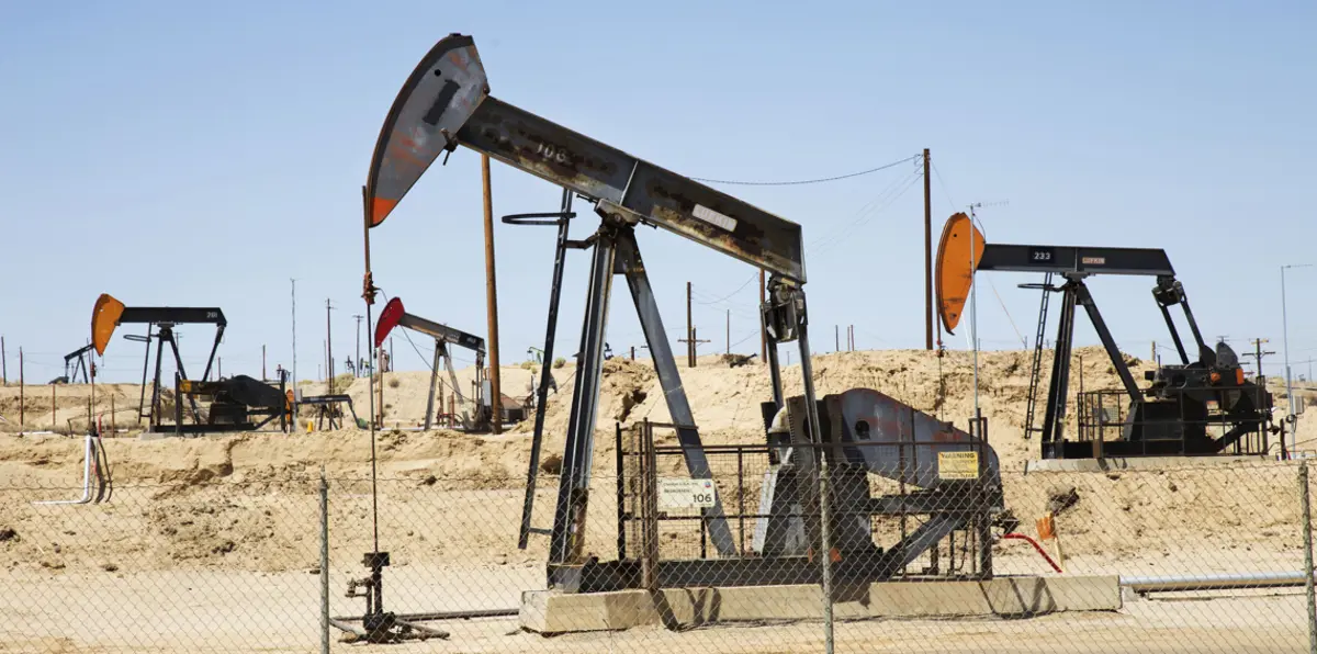 النفط يرتفع بدعم من طلب قوي مع استمرار السعودية بخفض الإنتاج