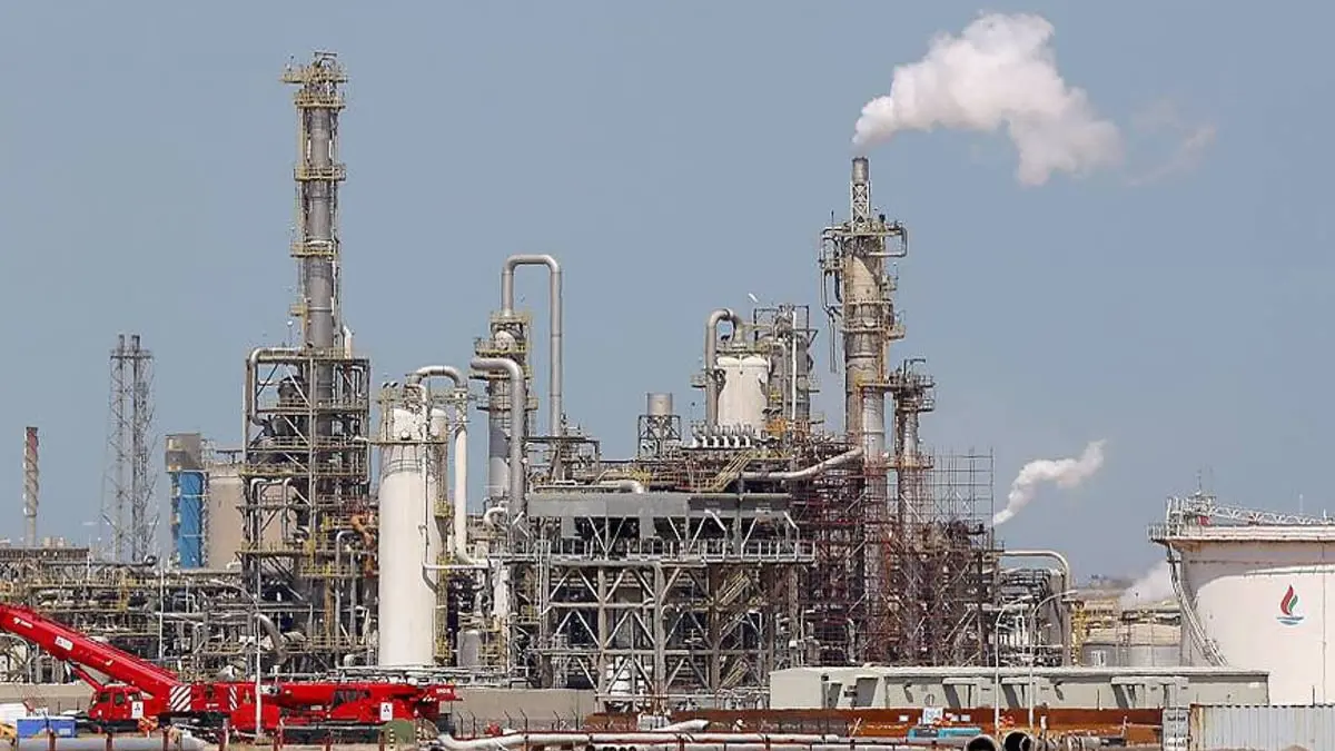 وفاتان و10 إصابات جراء حريق مصفاة الأحمدي في الكويت