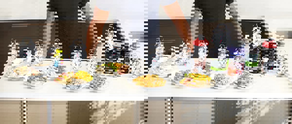 لماذا يجب عليك تناول العشاء قبل غروب الشمس؟